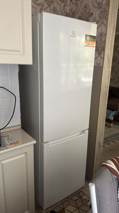 Холодильник Indesit