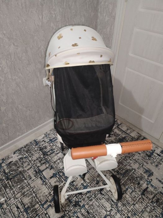 Коляска  сотилади