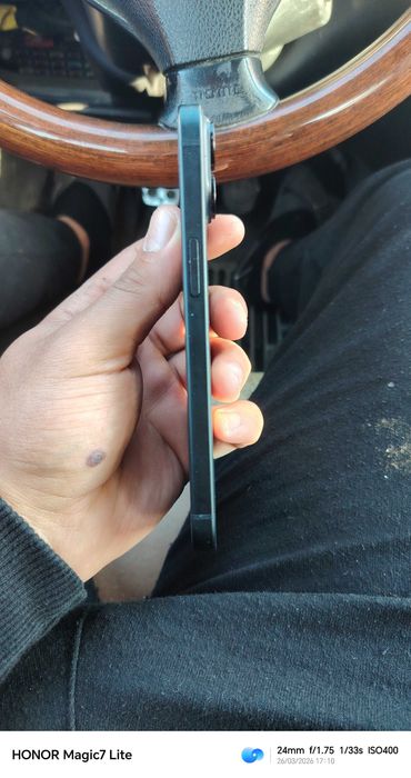 Продавам iPhone 15