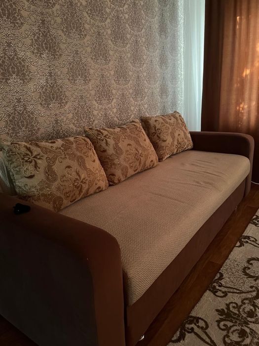 Продам диван для гостиной