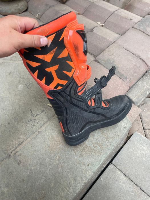 Продам детские мотоботы