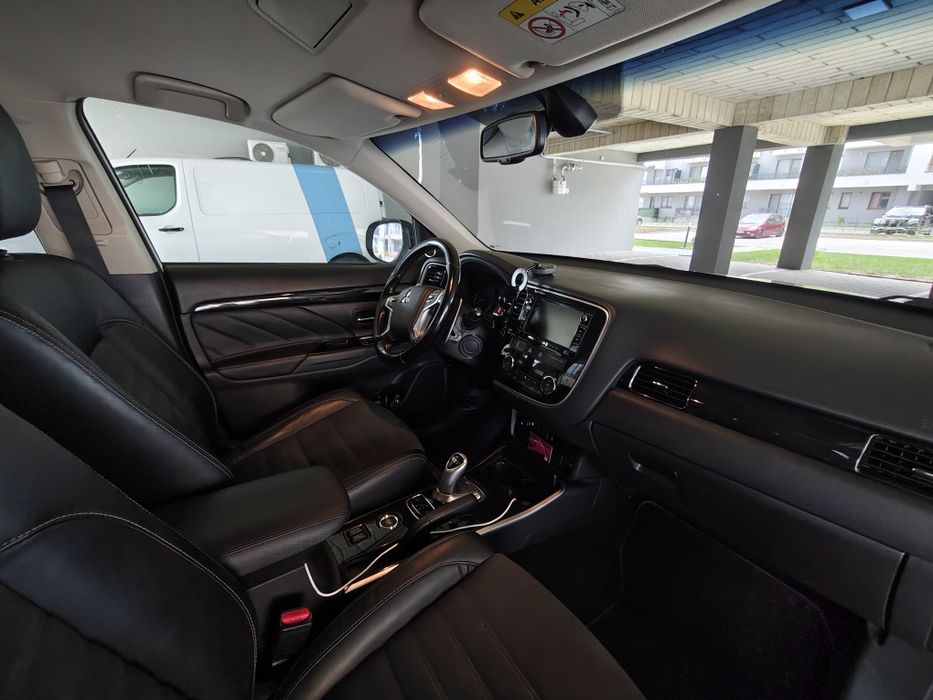 Mitsubishi Outlander plug in hybrid phev