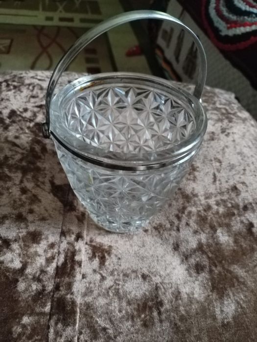 Продам сахарницу