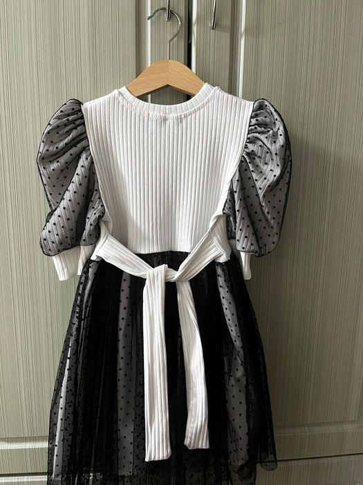 Продам платья на возраст 4-5лет