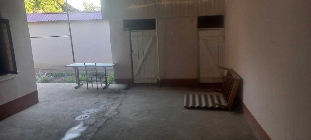 Уй сотилади. Пискент тумани Микрокредит банк ёнида.