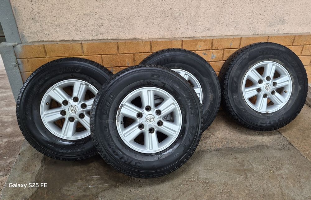 Diska balon sotiladi. Tayota LandKruzer.
