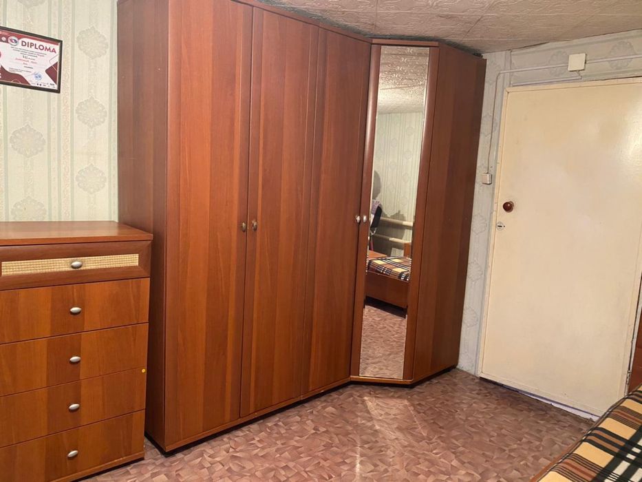 Спальный гарнитур в полном комплекте (кровать, шкаф, комод)