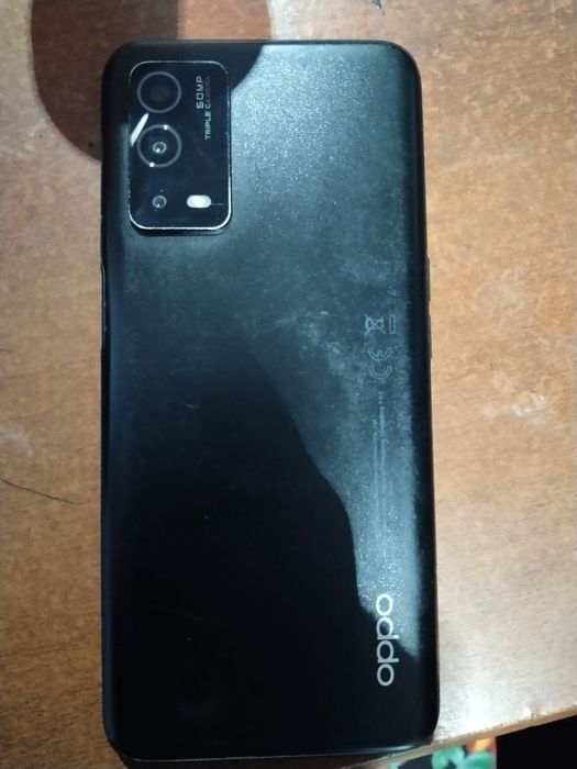 Oppo A55 sotiladi xolati yaxshi narxi 900 000 ming karobkasi bor tel +