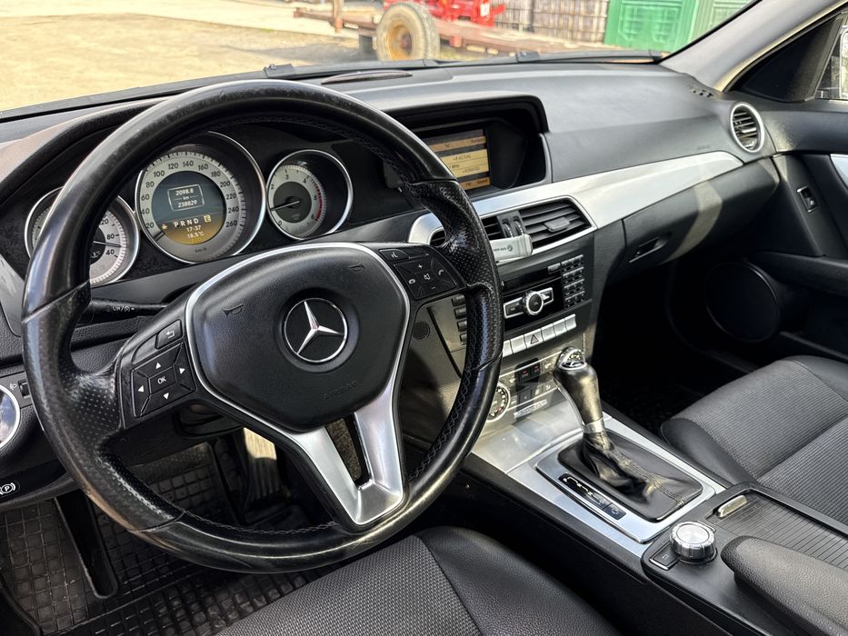 MERCEDES-BENZ C-Class 2011 — imagine 4