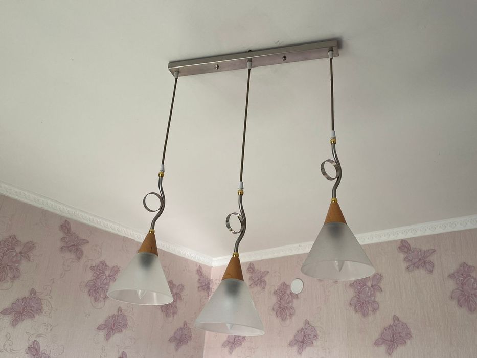 Люстра в хорошем состоянии