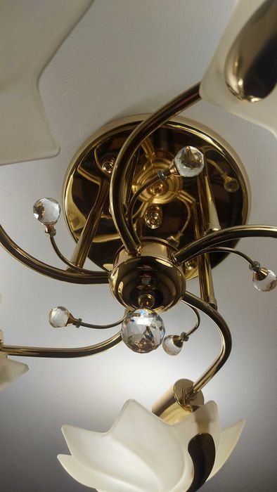 Люстра для зала или спальни