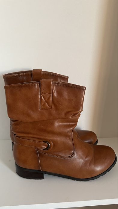 Продам обувь. Размер 40,39