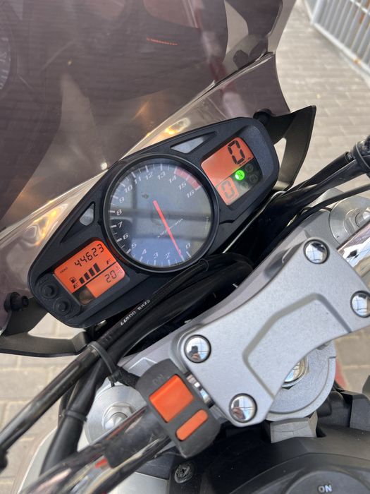Suzuki GSR 600 motocicleta naked