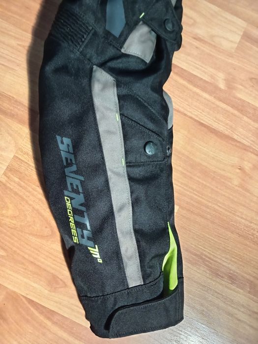 GEACĂ MOTO Seventy Degrees