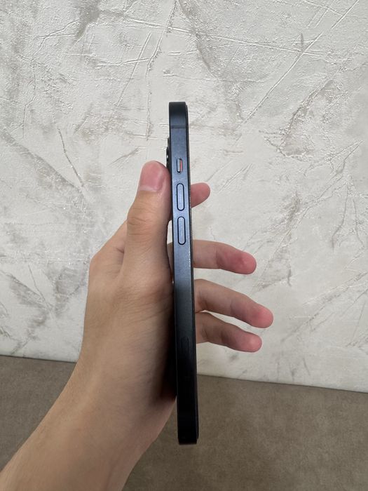 Айфон 13 в хорошем состоянии