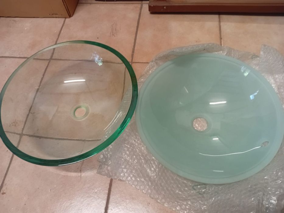 Lavoar din inox si sticla