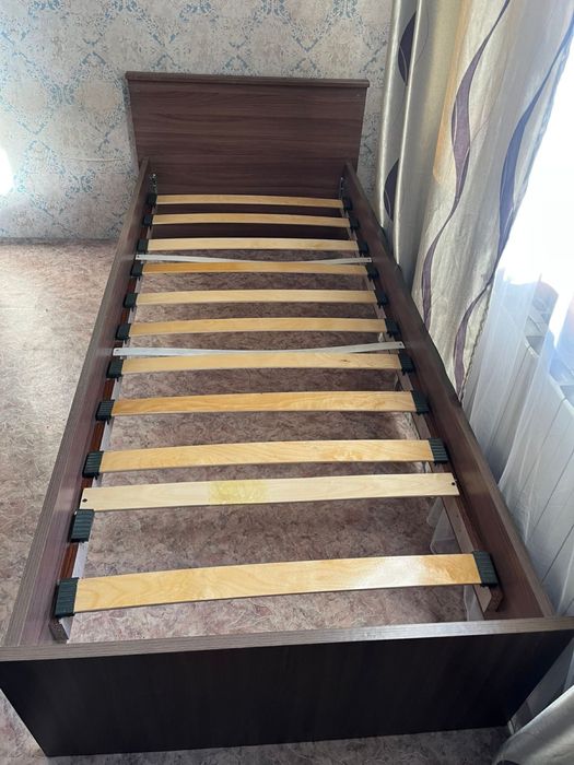 Продам кровать с матрасом