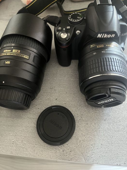 Vind cam foto Nikon folosita f putin,in stare f buna de functionare,fara urme de uzura