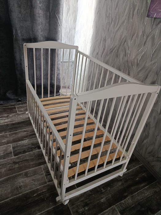 Продам кроватку,без матраса
