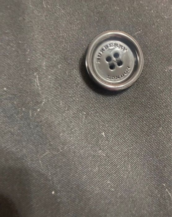 Palton Burberry în stare foarte buna