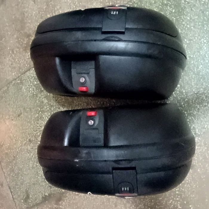 Set sidecase și suporti de fier Givi Keyless e41n coburi genti laterale.