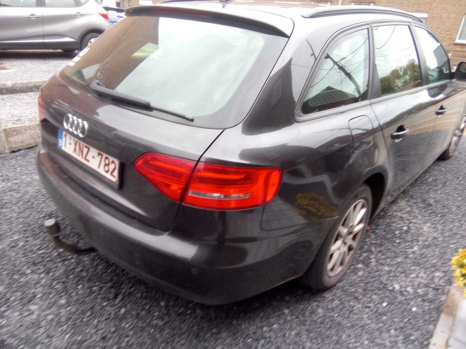 Audi A4,euro5,2009,motor 2l,disel,5 usi,culoare negru, 2 randuri de jante,2chei, 324000 km,masina ajunge di Belgia pe roti,este neinmatriculata