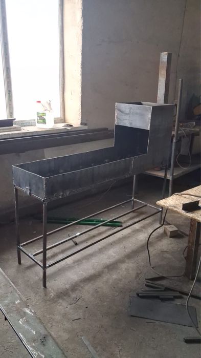 Мангал, скамейки, урны