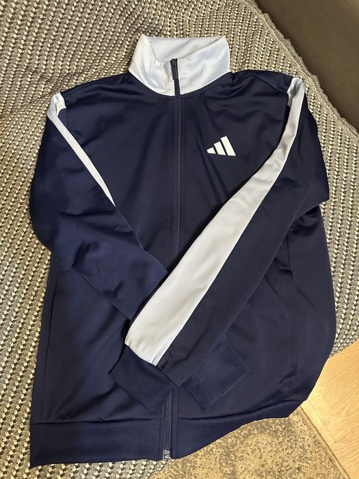Спортивный костюм adidas