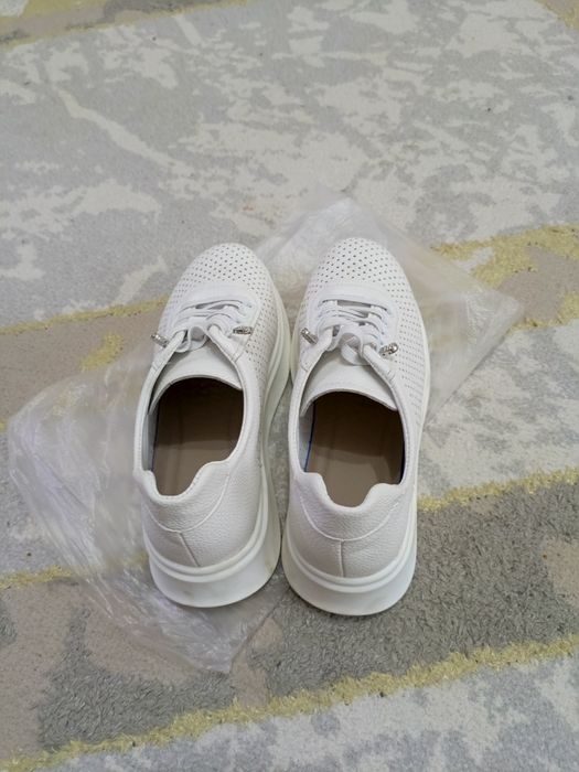 Женский кроссовки