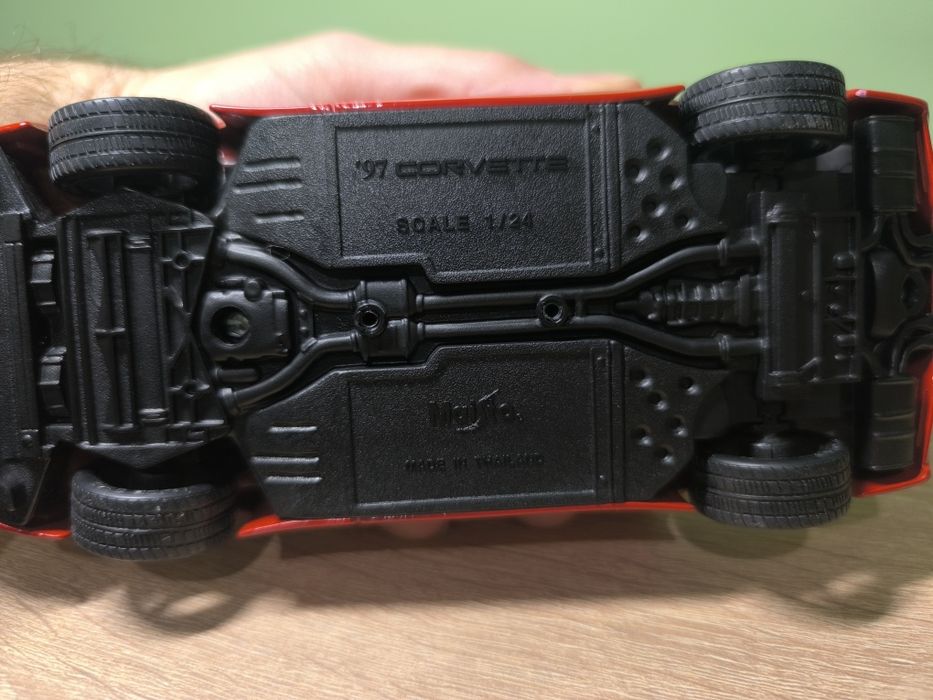 Метални коли в мащаб 1:24