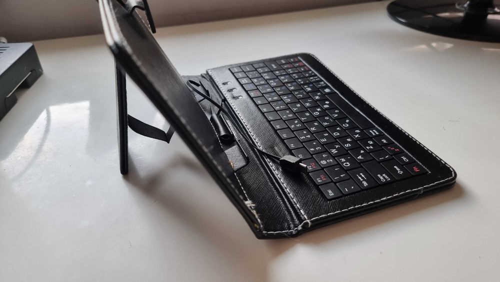 Кълъф с клавиатура за таблети