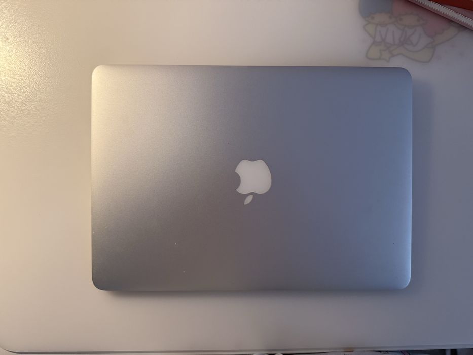 Macbook air 13 model 2017 achizitionat in 2020