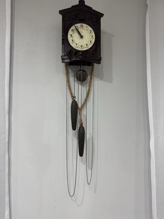 Часы с кукушкой. Б/у цена 30.000