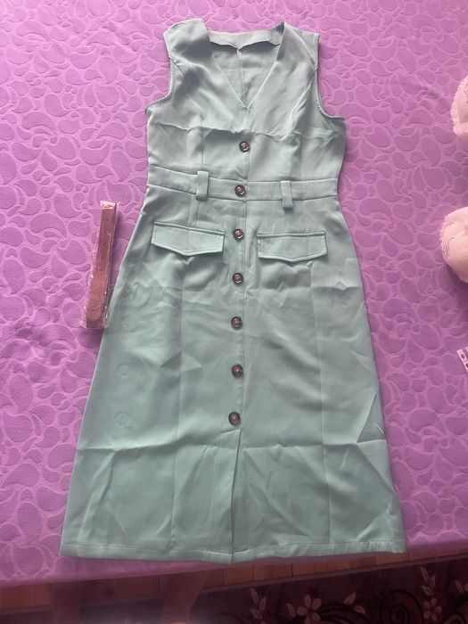 Елегантна рокля без ръкави