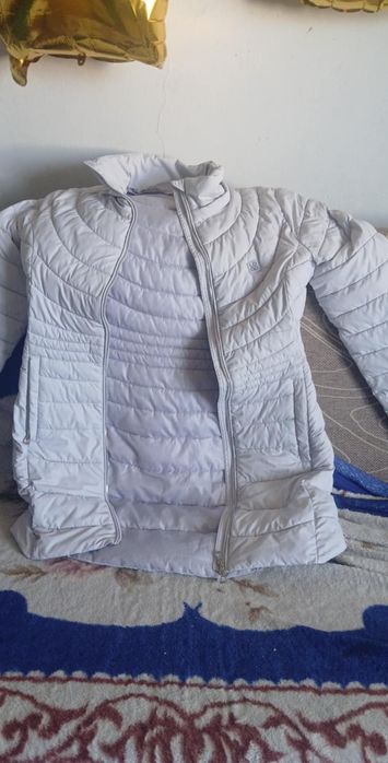 Vând geacha dama ca noua