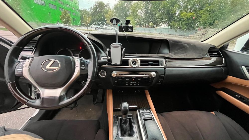 Автомобиль Lexus GS350