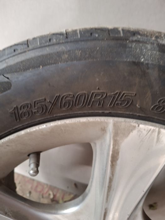 Продам резину 185/60/R15