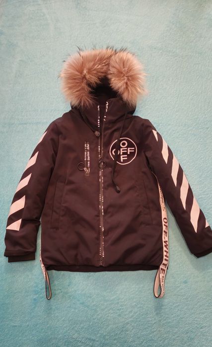 Geacă Off White groasă.