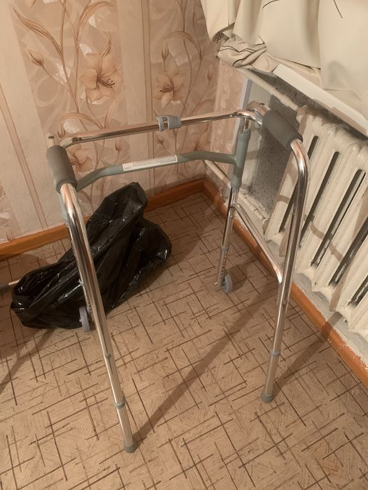 Хадунки , био туалет , костыль