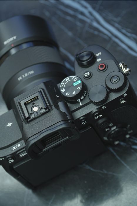 Sony A7 IV 4K 50mm F1.8 fe sotiladi holati 10/10 ideal yengide