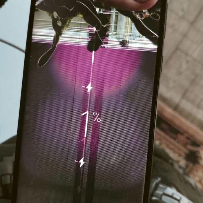 Văd Motorola 13 E displei spart