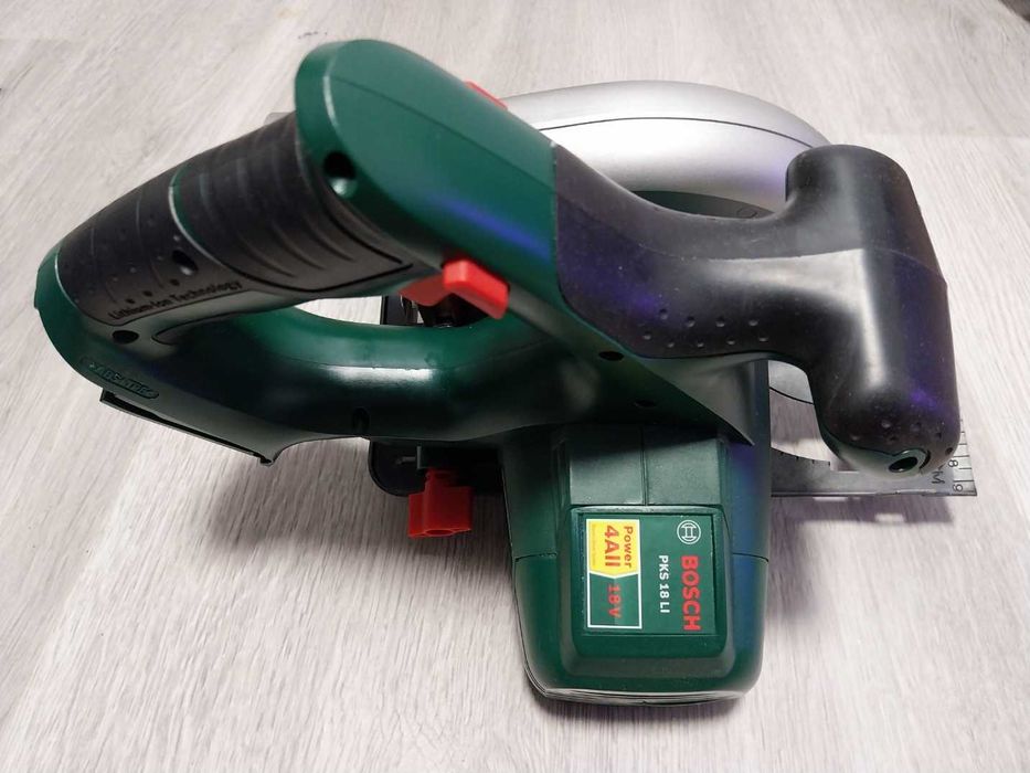 Fierăstrău circular Bosch PKS 18 LI, 18V, 150 mm, cu acumulator 4.0 Ah și încărcător