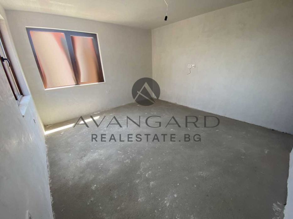 Продава се Четиристаен апартамент в Пловдив, Остромила - 161 кв.м за 1361 €/кв.м - Снимка #2