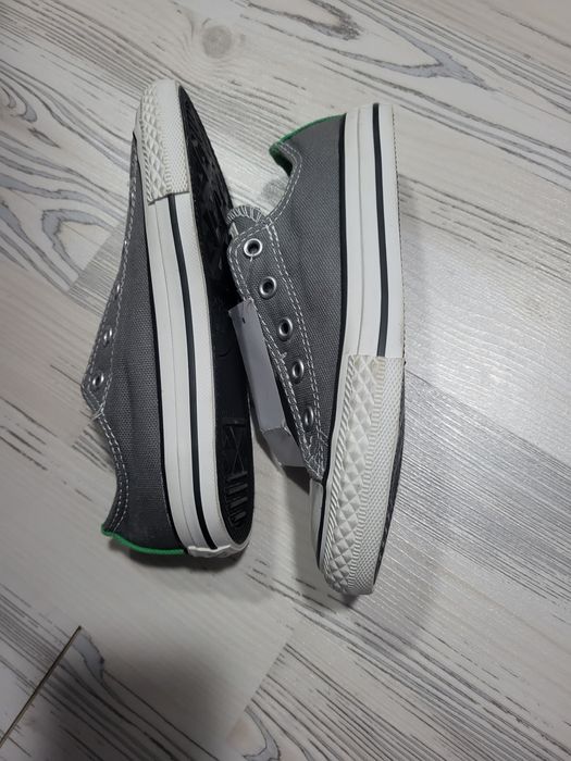 Vând Încălțăminte Sport