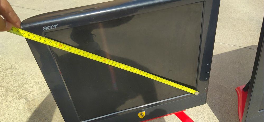 Два монитора Acer Ferrari