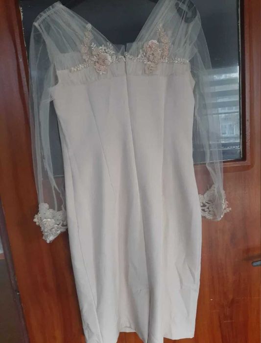 Официялна бежова рокля arogans