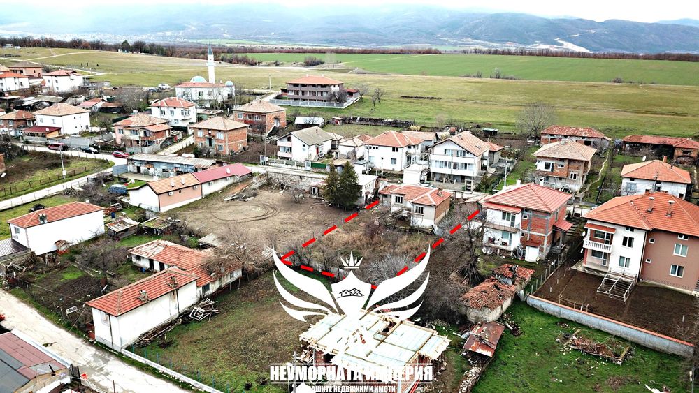 Продавам Двуетажна къща с постройки 155РЗП с 662кв. в двор село Стоево