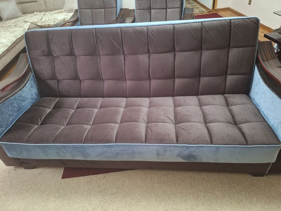 Продаётся диван и две креслы!!