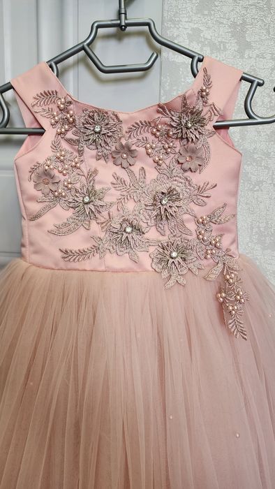 Платье от 4 лет в отличном состоянии