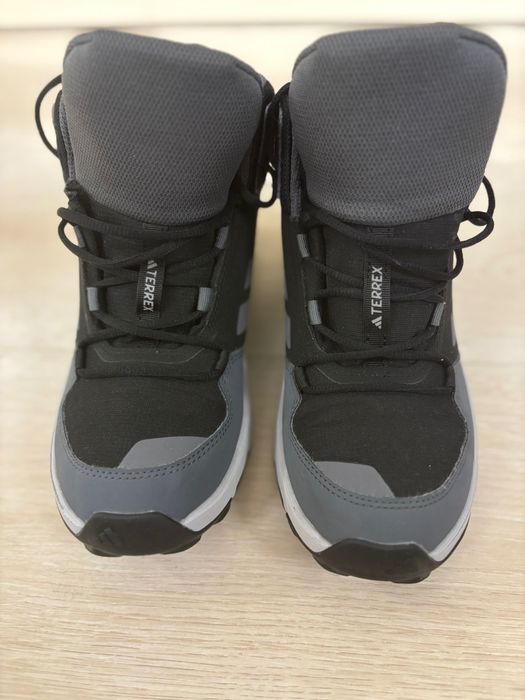 Продавам детски обувки Adidas Terrex, размер 37⅓ (23,5 см) - отлично състояние